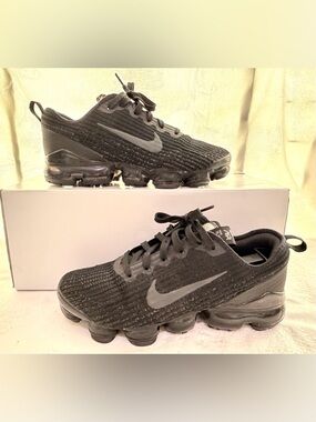 Big Kids (GS) Nike VaporMax Flyknit 3  in Black Sz 6.5Y S0023